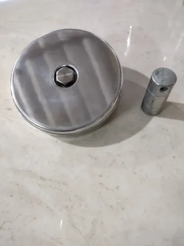 Tampa de tanque para caminhão.