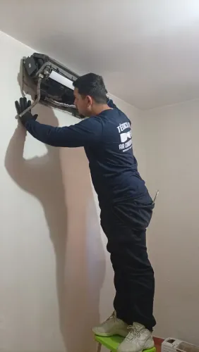 Instalação de ar condicionado.