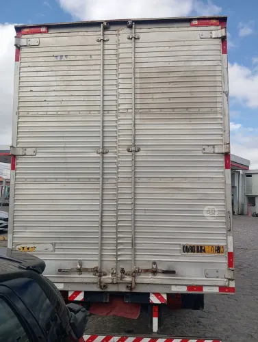 Baú de veículos 3/4 de 5.50 / por 2.30 por 2.65 altura 