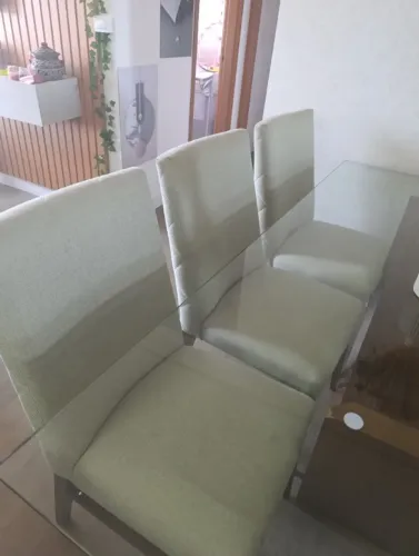 Mesa de jantar de madeira