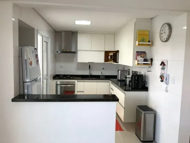 Sobrado em condomínio fechado para venda tem 134 metros quadrados com 3 quartos e 1 suíte