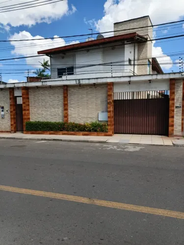BELÍSSIMA CASA DUPLEX DE ALTO PADRÃO COM ENERGIA SOLAR no Cj Versalles/ 04 suites/ 8 Vagas
