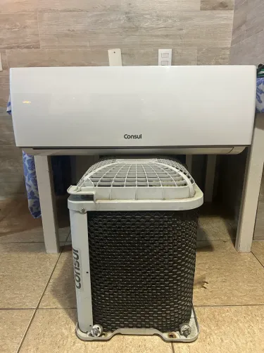 Ar condicionado 9.000 Btus (quente/frio)