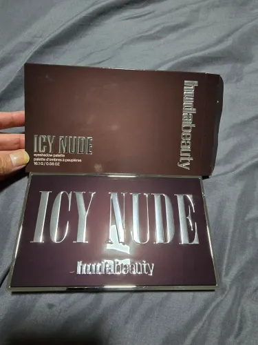 paleta de sombras huda beauty icy nude