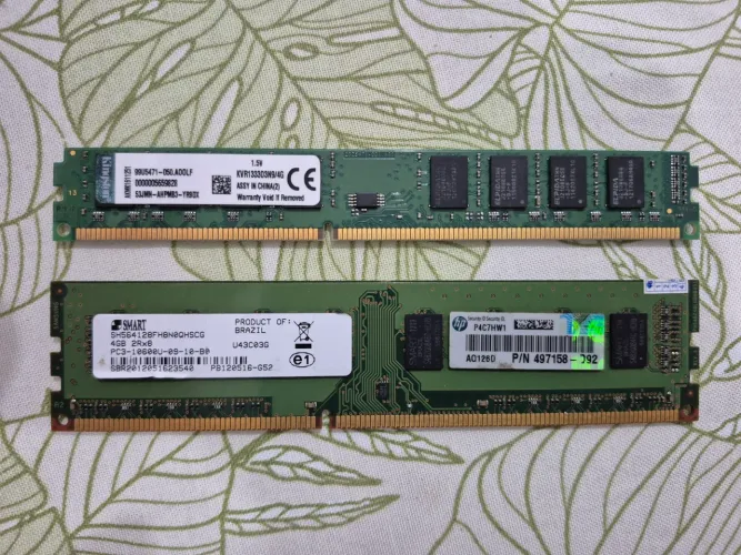 Memória RAM 8GB DDR3 Desktop (Dois pentes de 4GB))