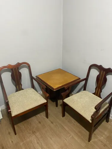 Jogo de 2 poltronas e mesa de centro
