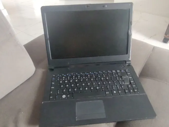 NOTEBOOK mega morte com Problema na placa  Com 12 de Memória Ram e 500 De HD