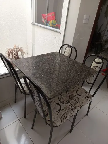Mesa de mármore 4 cadeiras