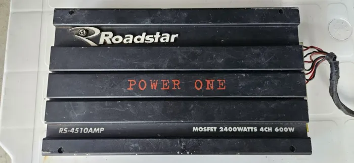 Amplificador Roadstar 2400 Watts Power One