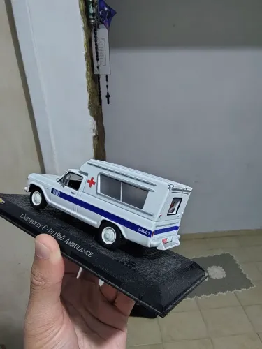Miniatura ambulância
