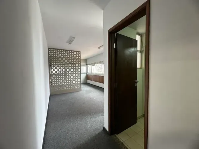 Sala na Av. Higienópolis, 58m², 01 vaga de garagem.
