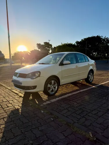 Volkswagen Polo Sedan 1.6 MI Total Flex 8V 4P 2014