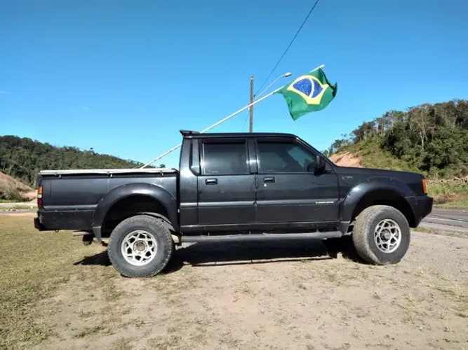 Mitsubishi L200 GLS 2.5 4X4 CD Diesel 2003