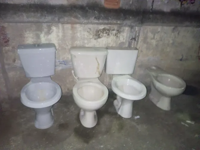 Vendo vasos Sanitários acoplado