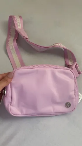bolsa lululemon everywhere belt bag rosa bebê