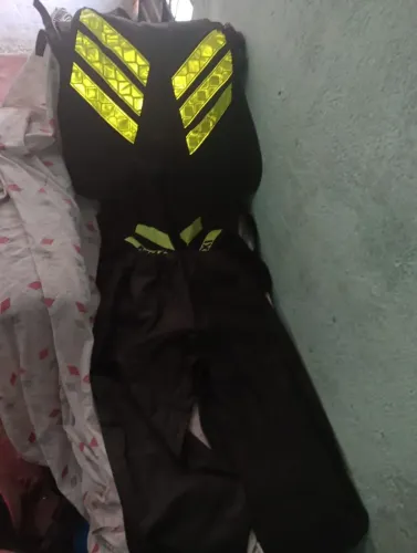 Kit mototáxi usado dois coletes e uma calça de capa de chuva