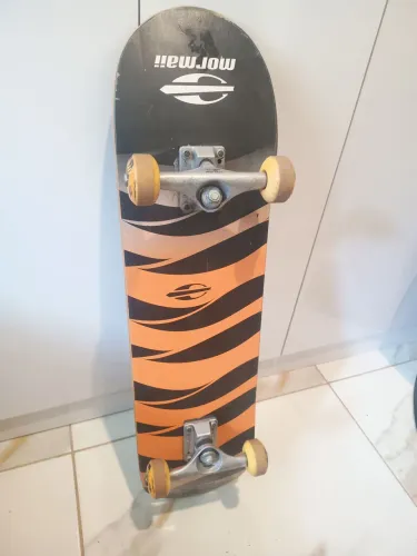 Skate semi novo 