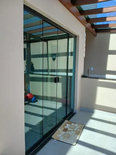Vende se 2 portas vidro verde, blindex, semi nova