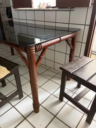 Mesa com 4 cadeiras