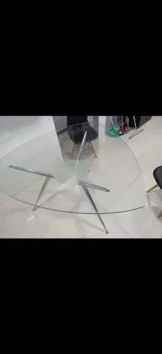 Mesa com Base de Vidro grosso e pés  em aço  Inox 