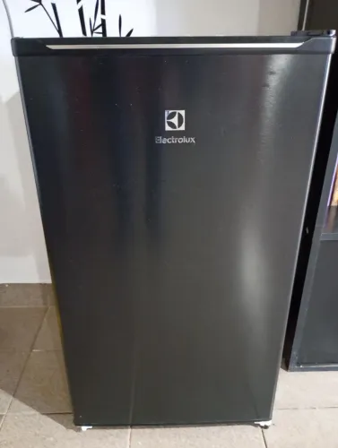 Frigobar Eletrolux preto