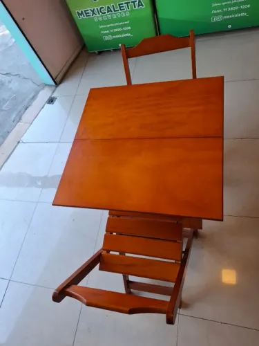 Mesa para restaurante com duas cadeira