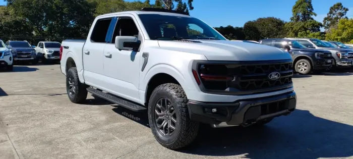 Ford F-150 Tremor 4X4 5.0 V8 2025