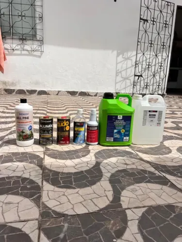 Vendo Material de Limpeza de vidros, esquadrias e piso Material nunca usado