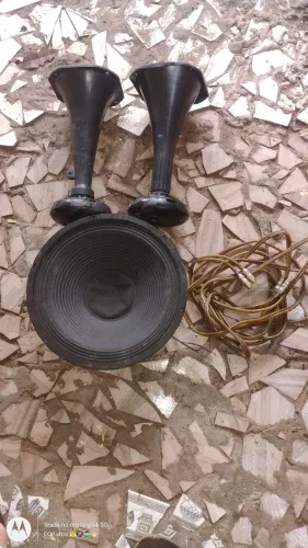 Vendo um alto falante de 12 e dois drive de 200 com o cone + cabo RCA