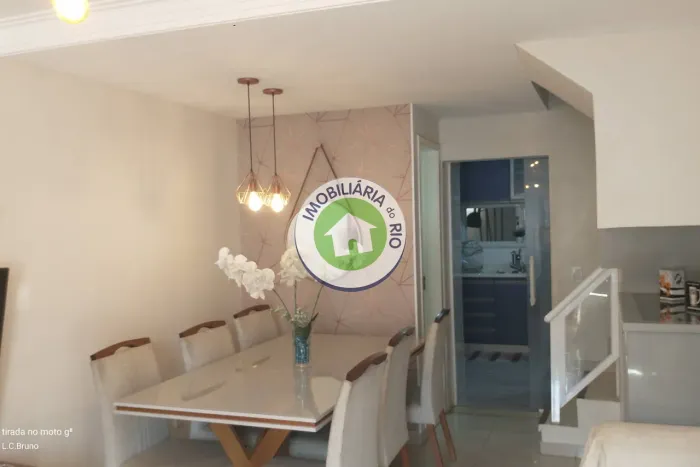 Casa de luxo em condomínio na Praça Seca, Rio de Janeiro-RJ: 4 quartos, 2 suítes, 1 sala,