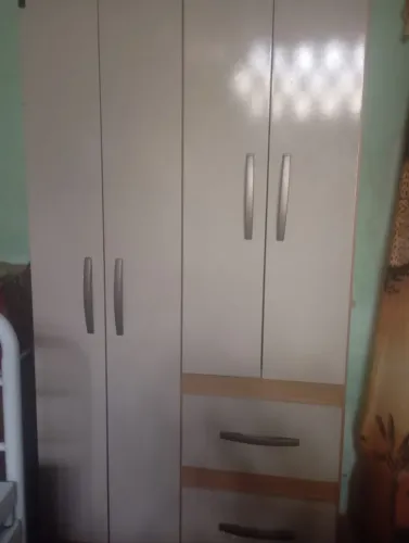 Guarda roupa e um armário estado de novo único dono