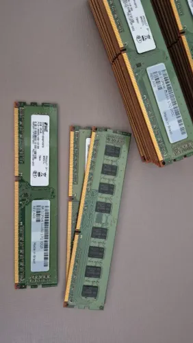 Memoria ddr3 2gb . Tenho 25 unidades.