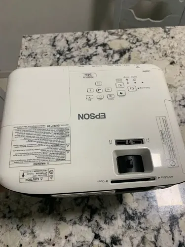 Data show Epson com suporte pra teto