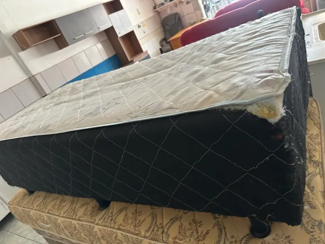 Cama de solteiro usada 