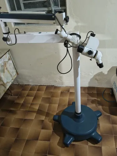 Vendo microscópio odontológico Cemapo com aumento de até 40x