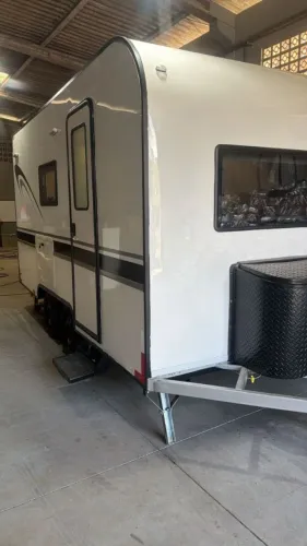 TRAILER COM PLACA SOLAR