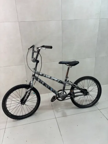 Bicicleta BMX Aro 20 Montadinha (Para Reformar / Desapego)