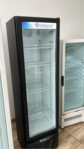 EXPOSITOR DE BEBIDAS GELOPAR 239 LITROS PRETO COM GARANTIA DE 90 DIAS