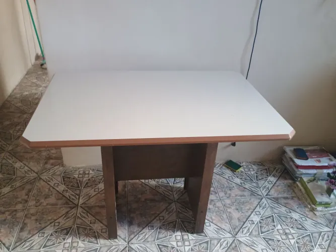 Mesa com 4 cadeiras