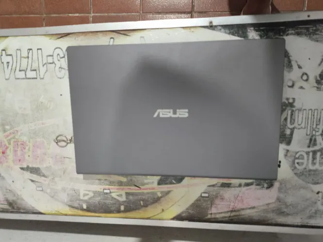 Vendo notebook Asus semi novo