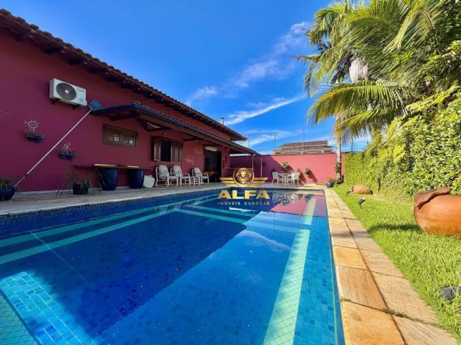 Casa com piscina e espaço gourmet no Condomínio Granville Alfa Imóveis Guarujá