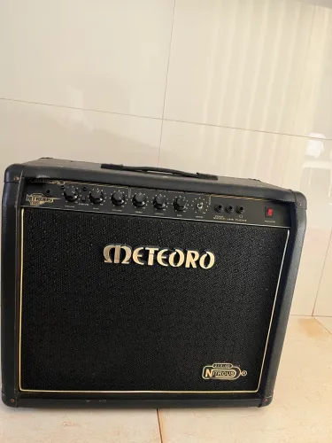 Amplificador de guitarra meteoro nitrous 100G