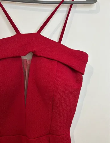 vestido midi vermelho longo ombro a ombro