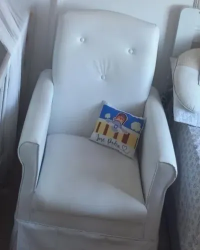 Vendo poltrona de amamentação 
