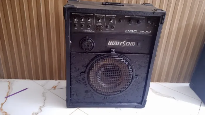 Vendo essa caixa de som amplificada wattsom 