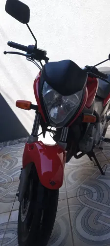 Vendo linda moto CB300 bem conservada recibo em branco só transferir