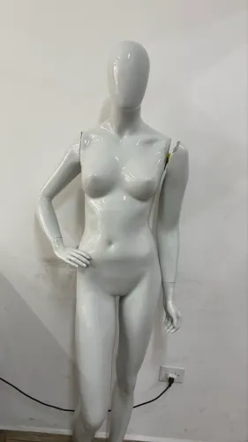 Manequim feminino