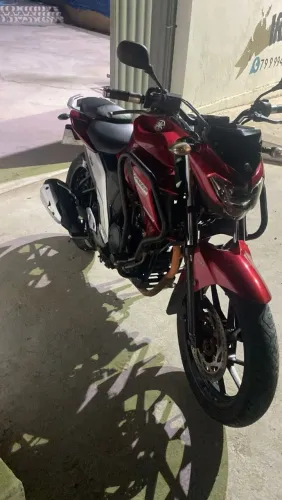 Vendo moto fazer 15.500