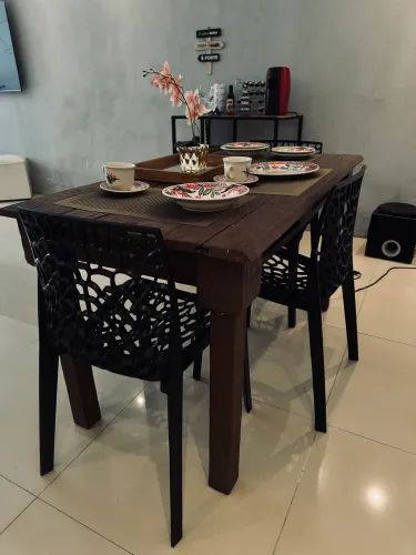 Conjunto mesa com 3 cadeiras 