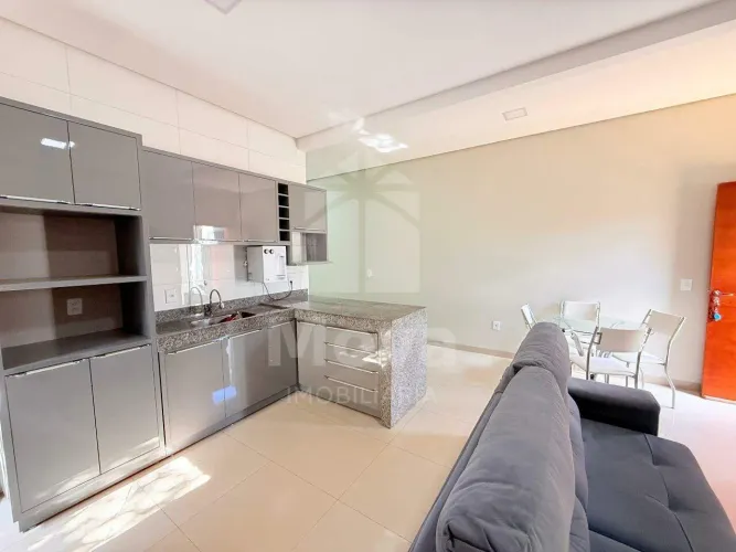 Casa 2 Quartos para Locação na 607 Sul | Ar-Condicionado | Quintal | Próximo à Teotônio